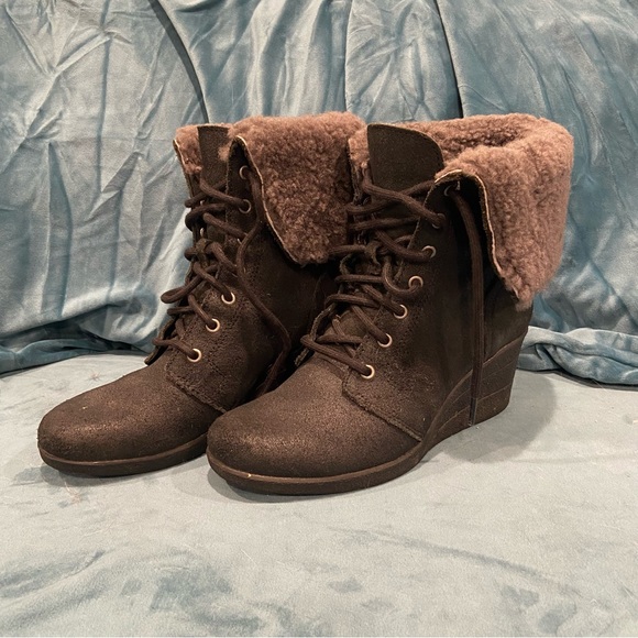 Ugg Zea Shearling Wedge Boots - Picture 2 of 8